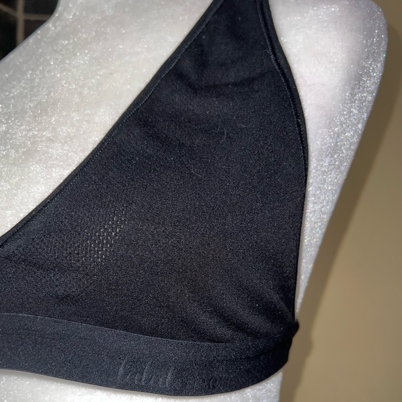 Lululemon 🍋  A Little Bit Closer Bralette Size Large - Picture 5 of 10